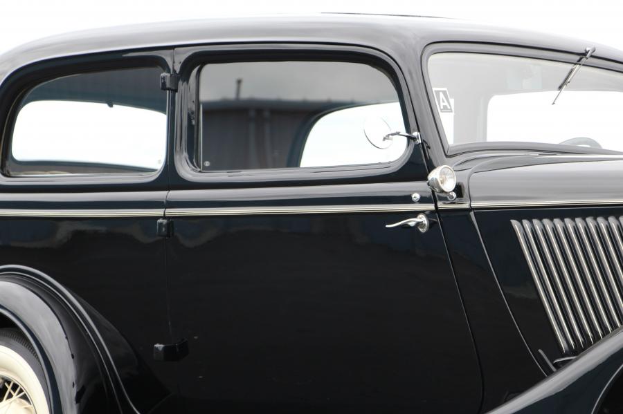 Детали экстерьера Ford V8 Deluxe Tudor Sedan (40/700) 1937 года  (фото 15 из 22)